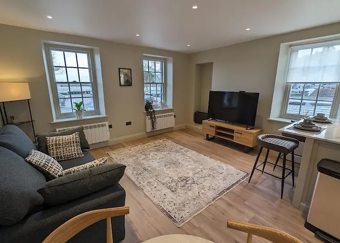 The Nest - One Bed Apt With Sea Views