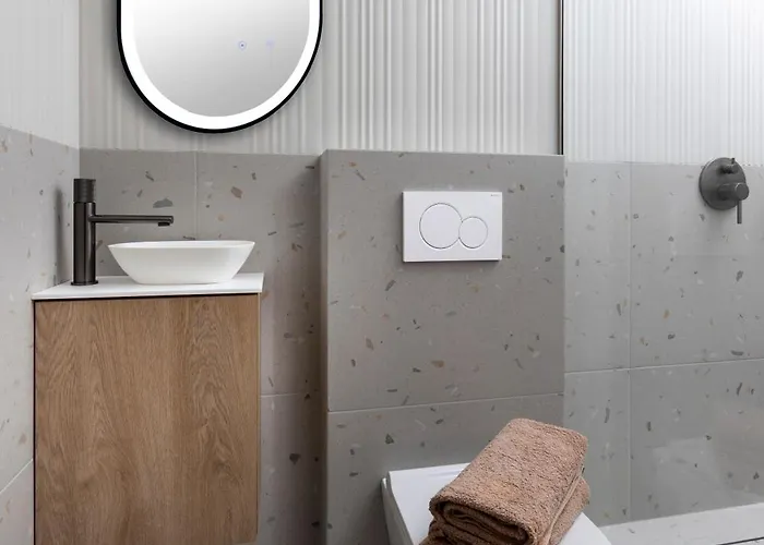 Stunning Central Studio Ac, Fiber