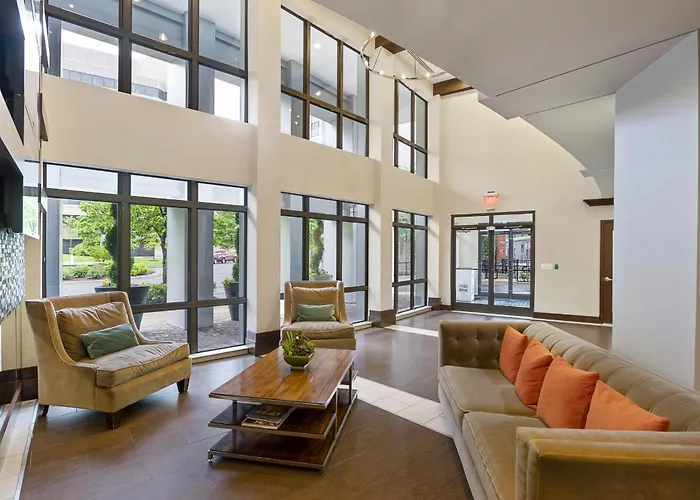 Spacious Comfort Near Downtown Hotspots