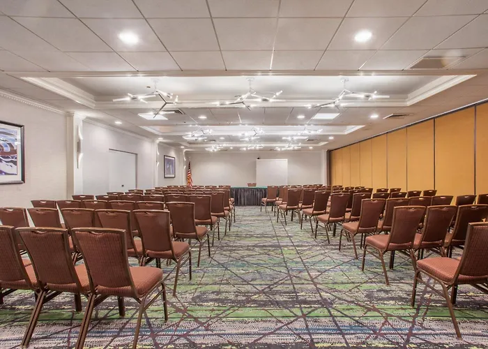 Holiday Inn & Suites Parsippany Fairfield By Ihg