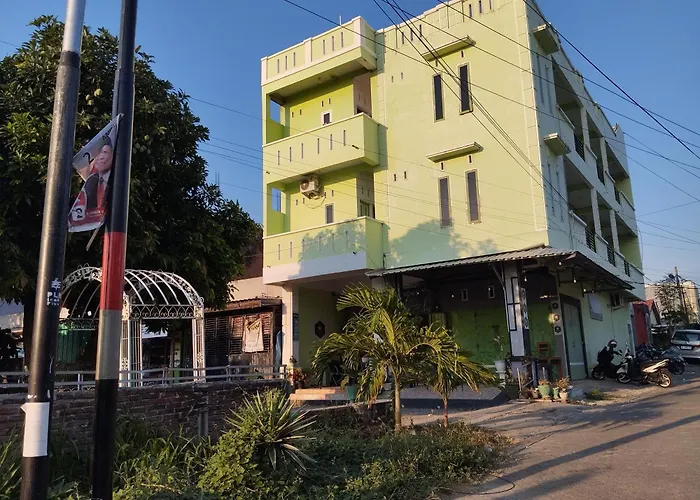 Hotel O Penginapan Permata Hijau Syariah Near Bukit Teletubbies