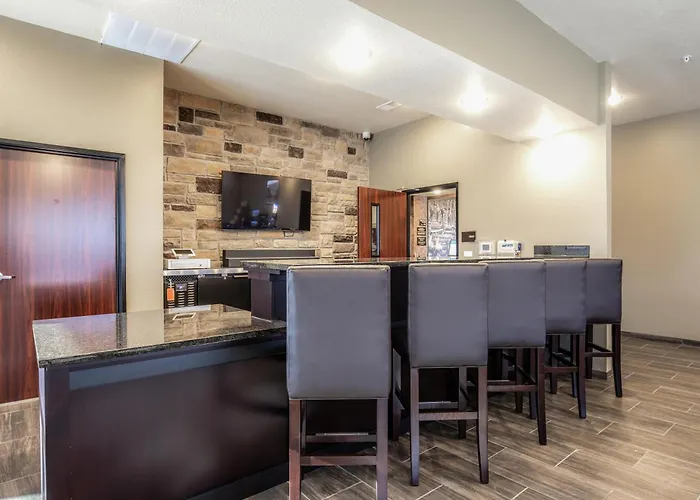 Cobblestone Hotel & Suites - Rhinelander