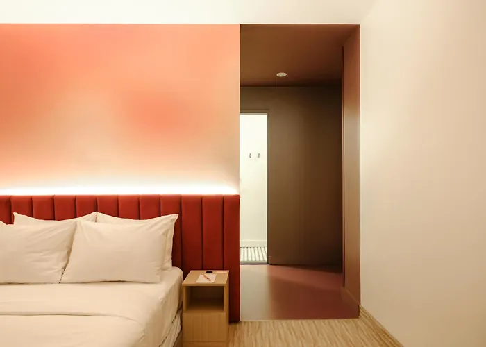 Rose Hotel Invisible