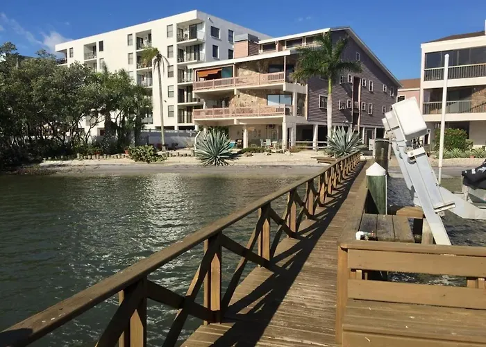 Blue Haven Condo - Waterfront, Heated Pool, Bay