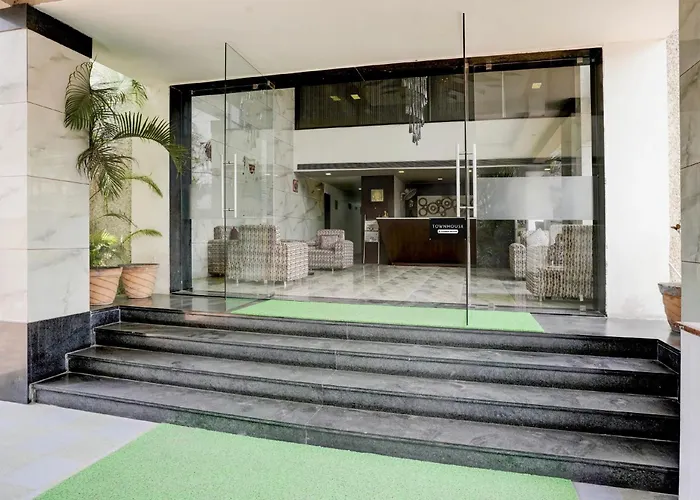 Townhouse Anand Formerly Hotel The Maison