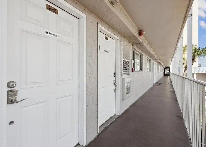 Summit 225 - Low Floor Beachfront - Sleeps 5