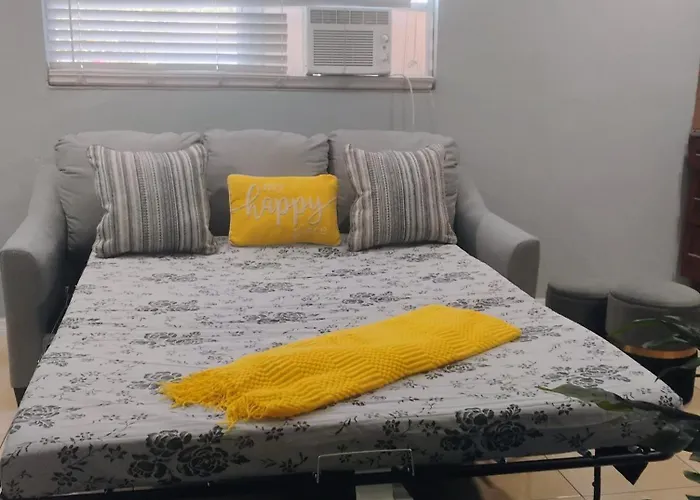 The Citrus Guesthouse In Tampa