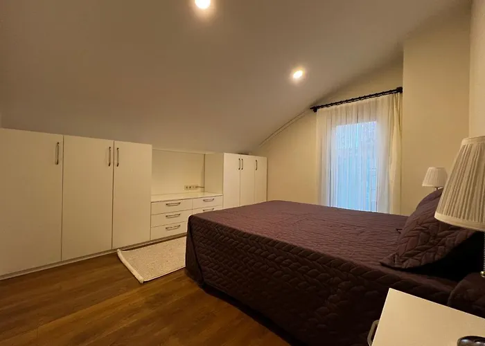 Su apartment side terrace no 3