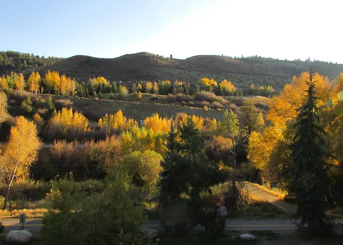 Beaver Creek, Avon Condo, Walk To Ski Shuttle - On The Eagle River