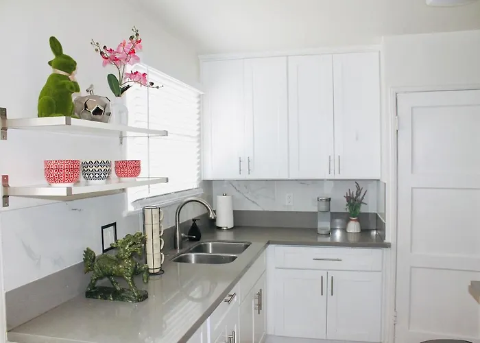 Los Angeles Blue Nest
