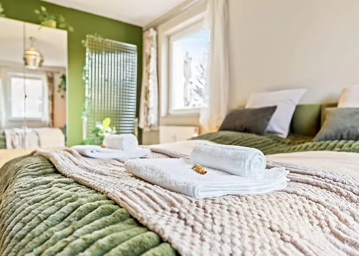 3 Zimmer, Beamer, Balkon, Disney Plus