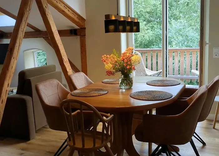 Edler Altbau, riesiges Familienbett
