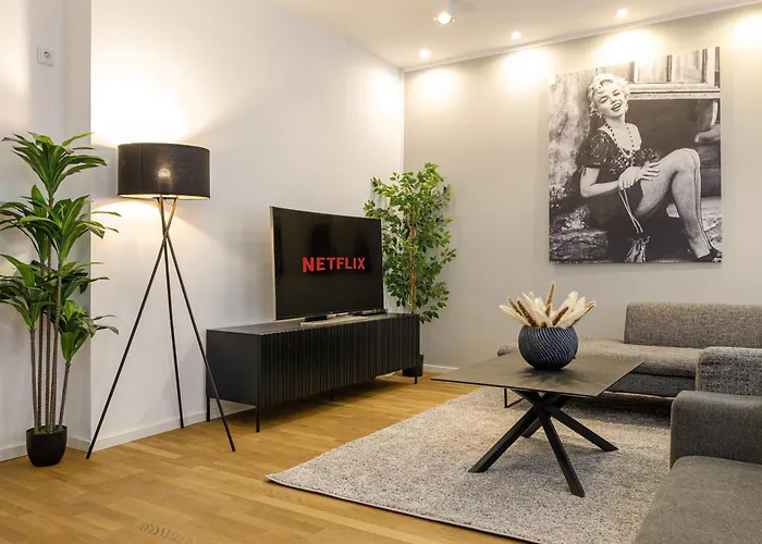 Elly Nine - Stylish Urban Apartments