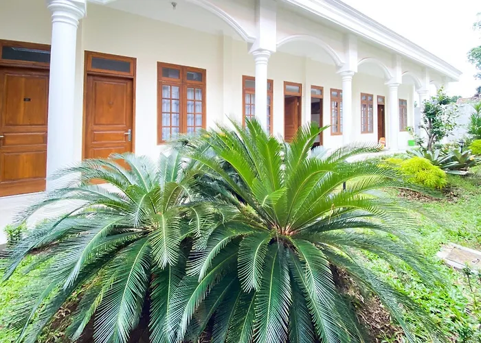 Urbanview Raden Mansion Jember