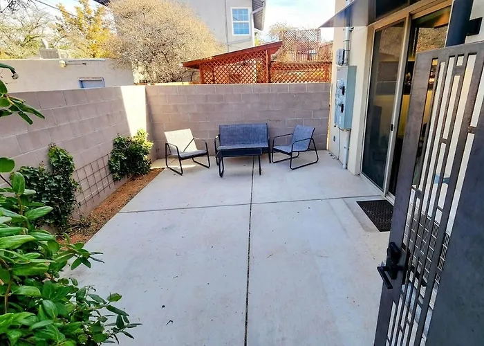 Private Townhome Haven In Downtown