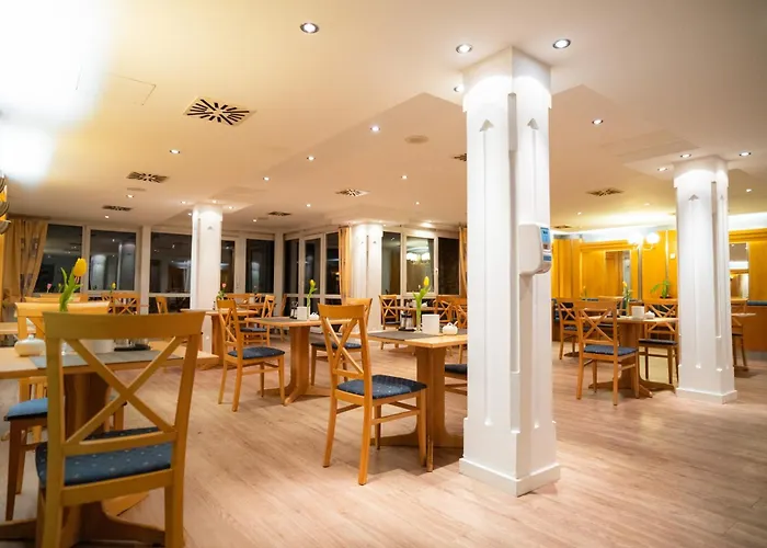 Hotel Am Schlosspark , Wiesbaden