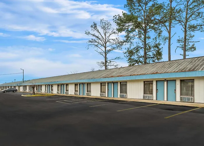 Rodeway Inn & Suites Brookhaven