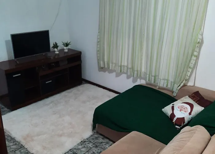 Amplo apartamento próximo ao mar, Praia de Leste