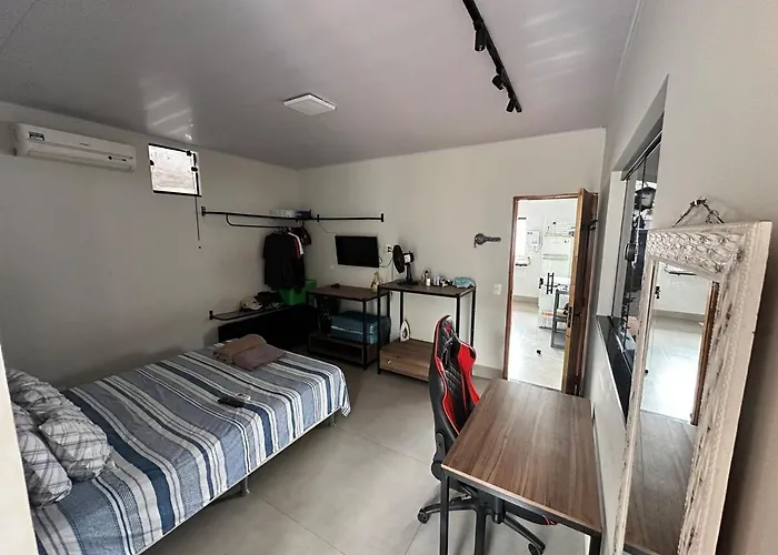 Casa novinha, com suite e garagem grande