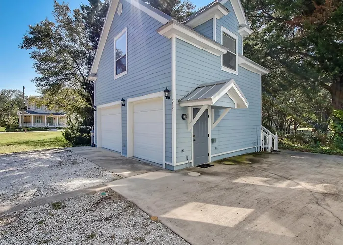 Adorable Dog Friendly Garage Apartment In The Historic District Of Old Town
