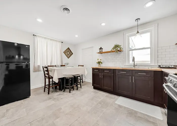 Cozy Buffalo Getaway Minutes To Downtown & Bills Stadium