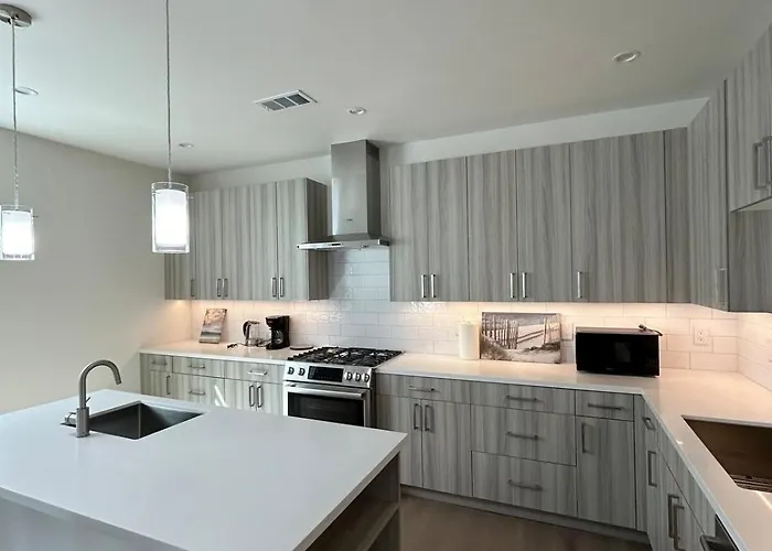 912 Brand New Spacious Tonwhome 3Br 3Ba Sleeps 9