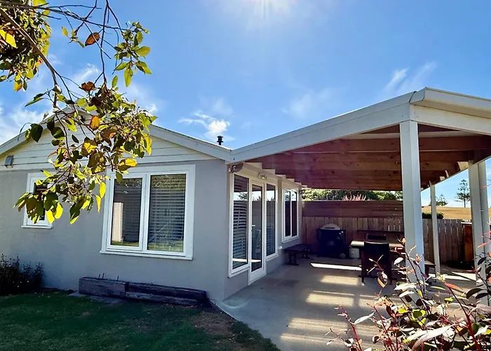 Low Head Beachside Bungalow - "Cockle Shell"
