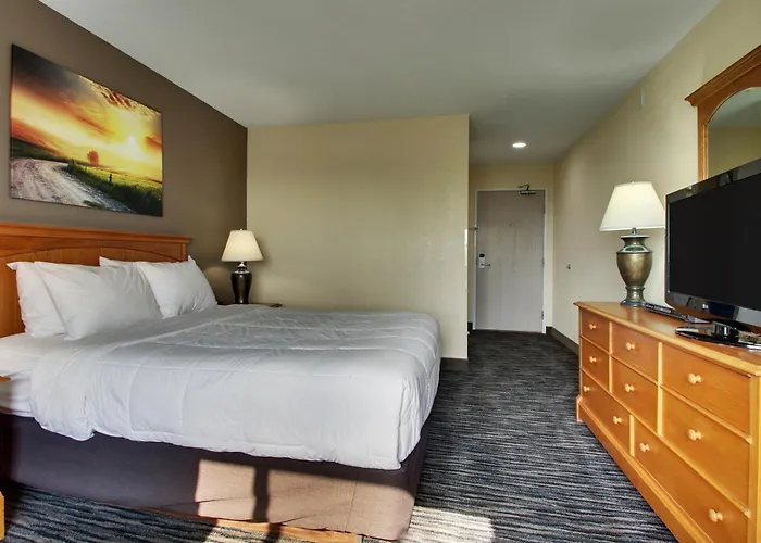 Everspring Inn & Suites