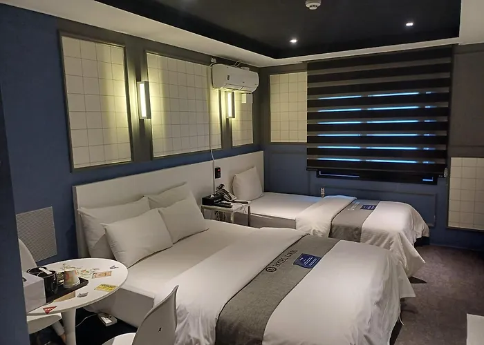 Louis Hotel
