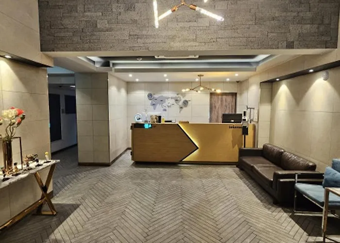 Louis Hotel