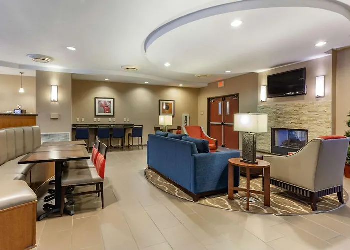 Comfort Suites Glendale - State Farm Stadium Area