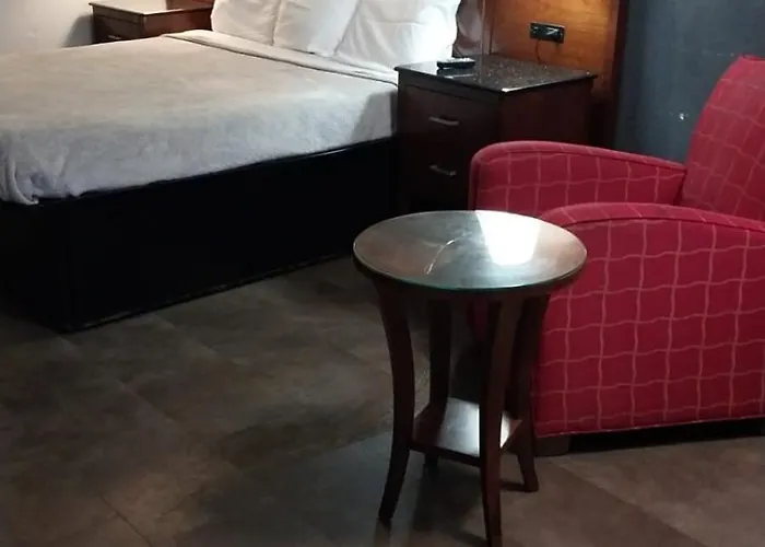 Queen Bed Hotel Suite 207