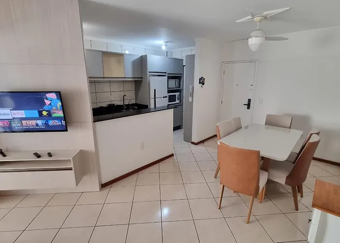 Apartamento pé na areia em Meia Praia com churrasqueira com vista mar