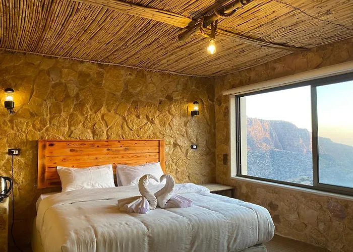Dana Trail Hotel