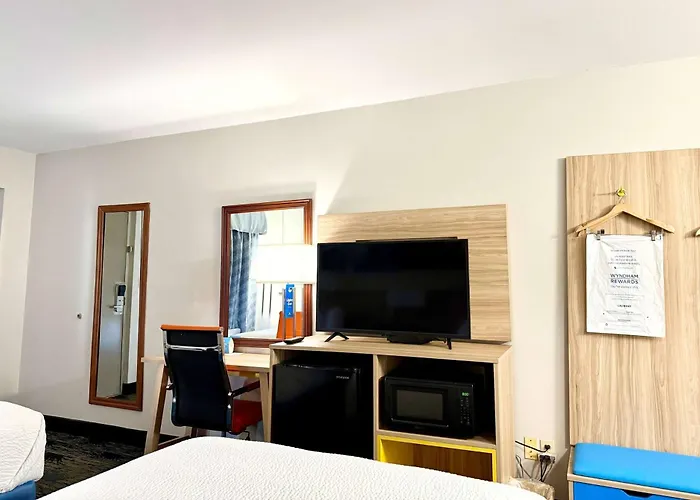 Days Inn By Wyndham Greenville