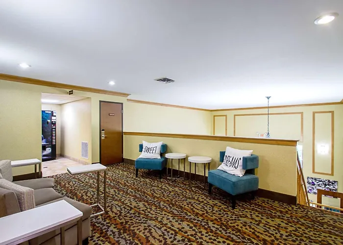 Mainstay Suites Madison - Monona