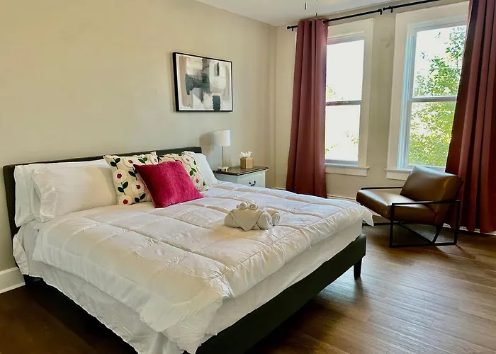 Color Pop Casas - Townhomes Near Ford Center