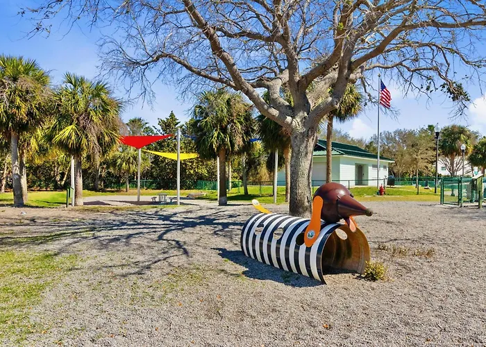 Spanish Villa Suite 52 - Damage Free & Across The Street From White Sand Beaches Of Indian Rocks Beach!