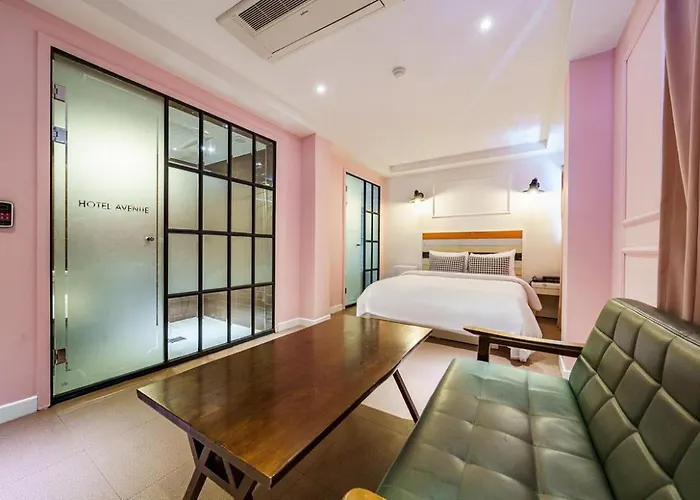 Avenue Hotel