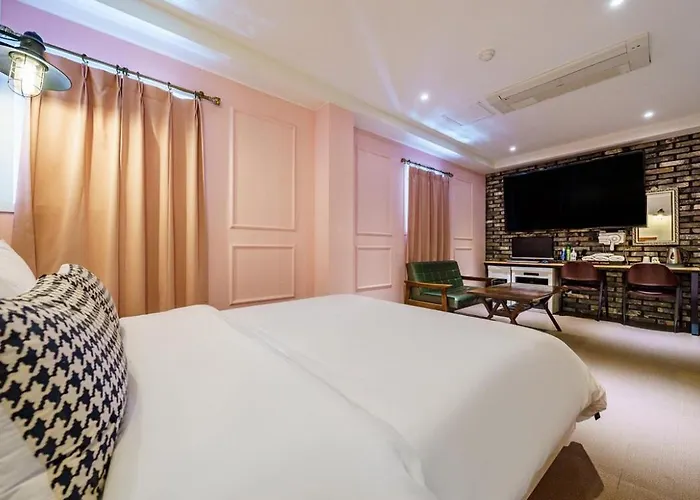 Avenue Hotel