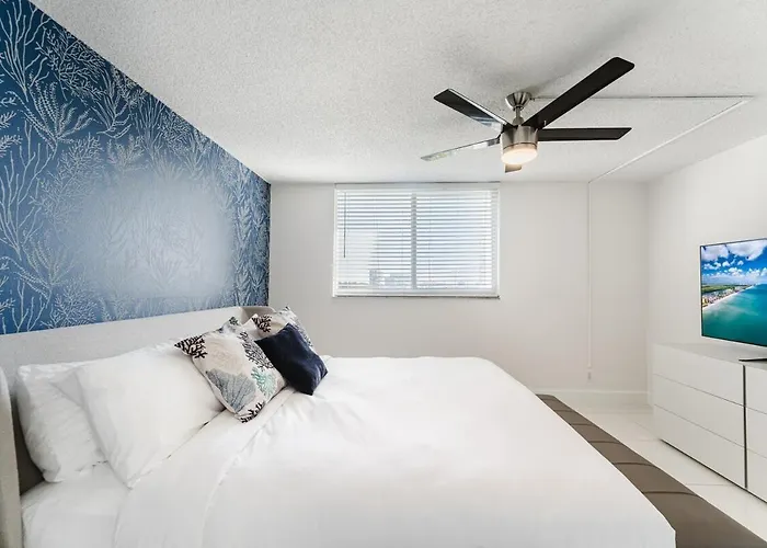 Beachside Modern 2Br 2Ba