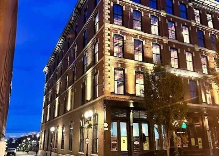 Brick & Bed Riverfront Lofts, Pc 102