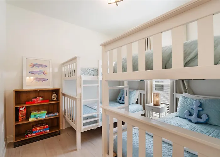 Brand New Luxury Rental On Oleander Unit F
