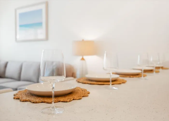 Brand New Luxury Rental On Oleander Unit F