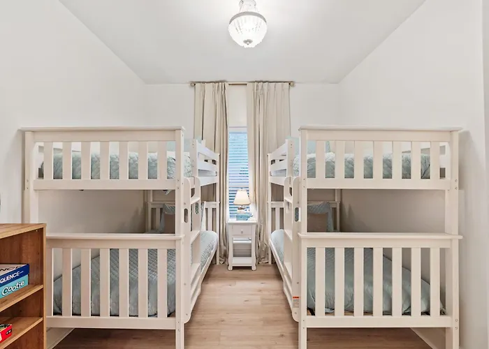 Brand New Luxury Rental On Oleander Unit B