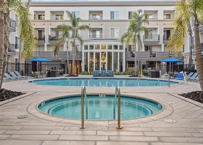 Luxury 2Bdr With Parking & Pool - Marina Del Rey