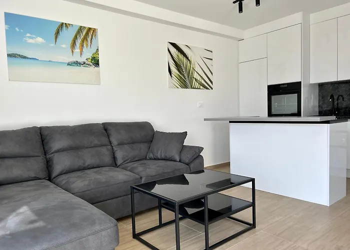 Palm Beach Apartment, Povljana