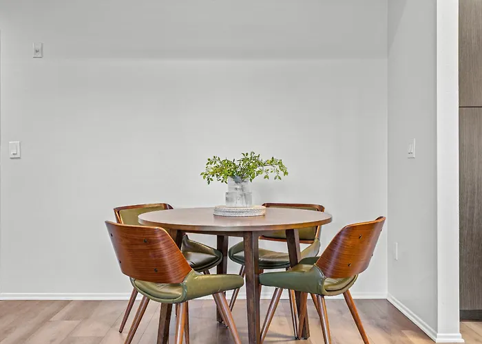Luxury 2Bdr With Parking & Pool - Marina Del Rey