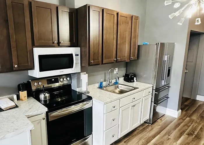Spacious Apartment Downtown Albany, Ny