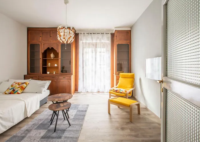 Lake Como Spacious Apartment - Center, Lake & Station 10 Min